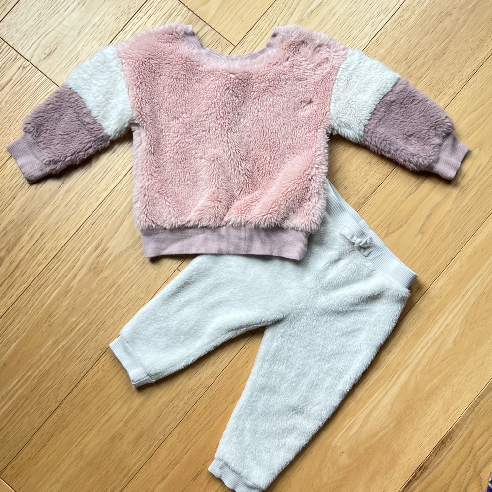 Bundle of two-GYMBOREE & ART CLASS Cozy Set Size 18M